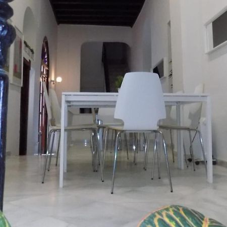 セビリア Residencia Viriatoホステル エクステリア 写真