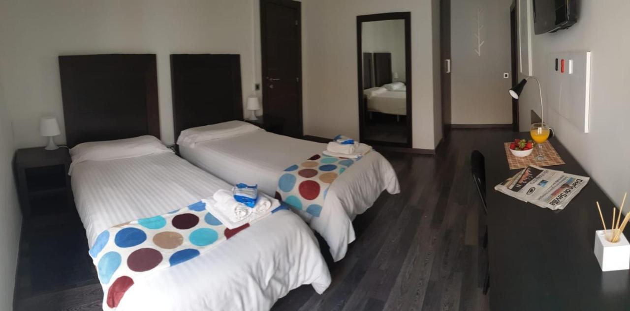 セビリア Residencia Viriatoホステル エクステリア 写真