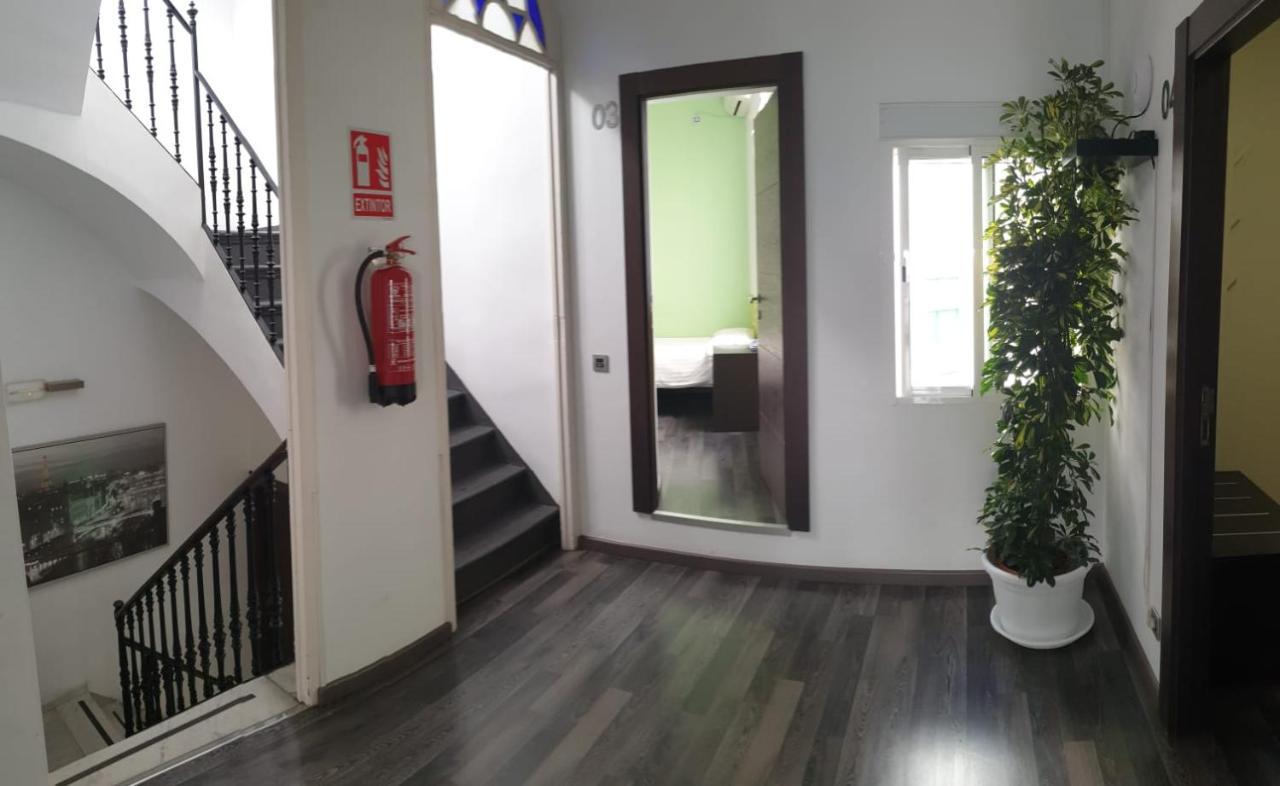 セビリア Residencia Viriatoホステル エクステリア 写真