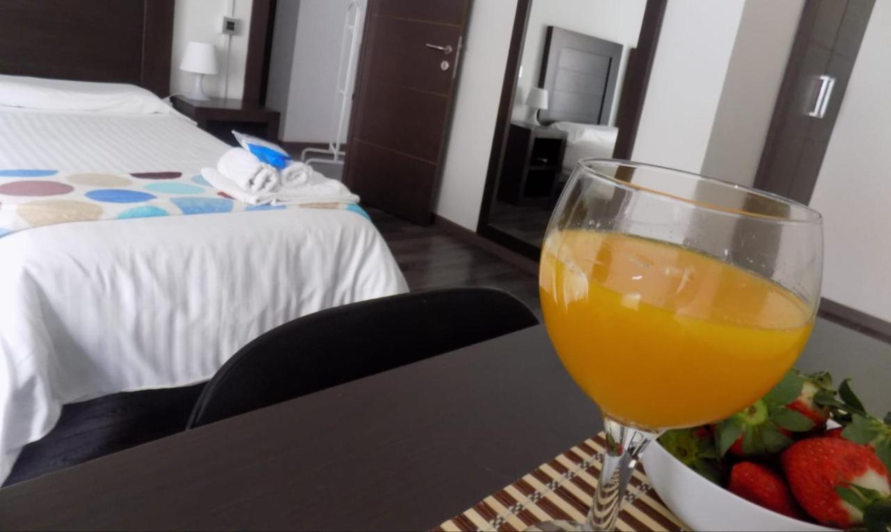 セビリア Residencia Viriatoホステル エクステリア 写真